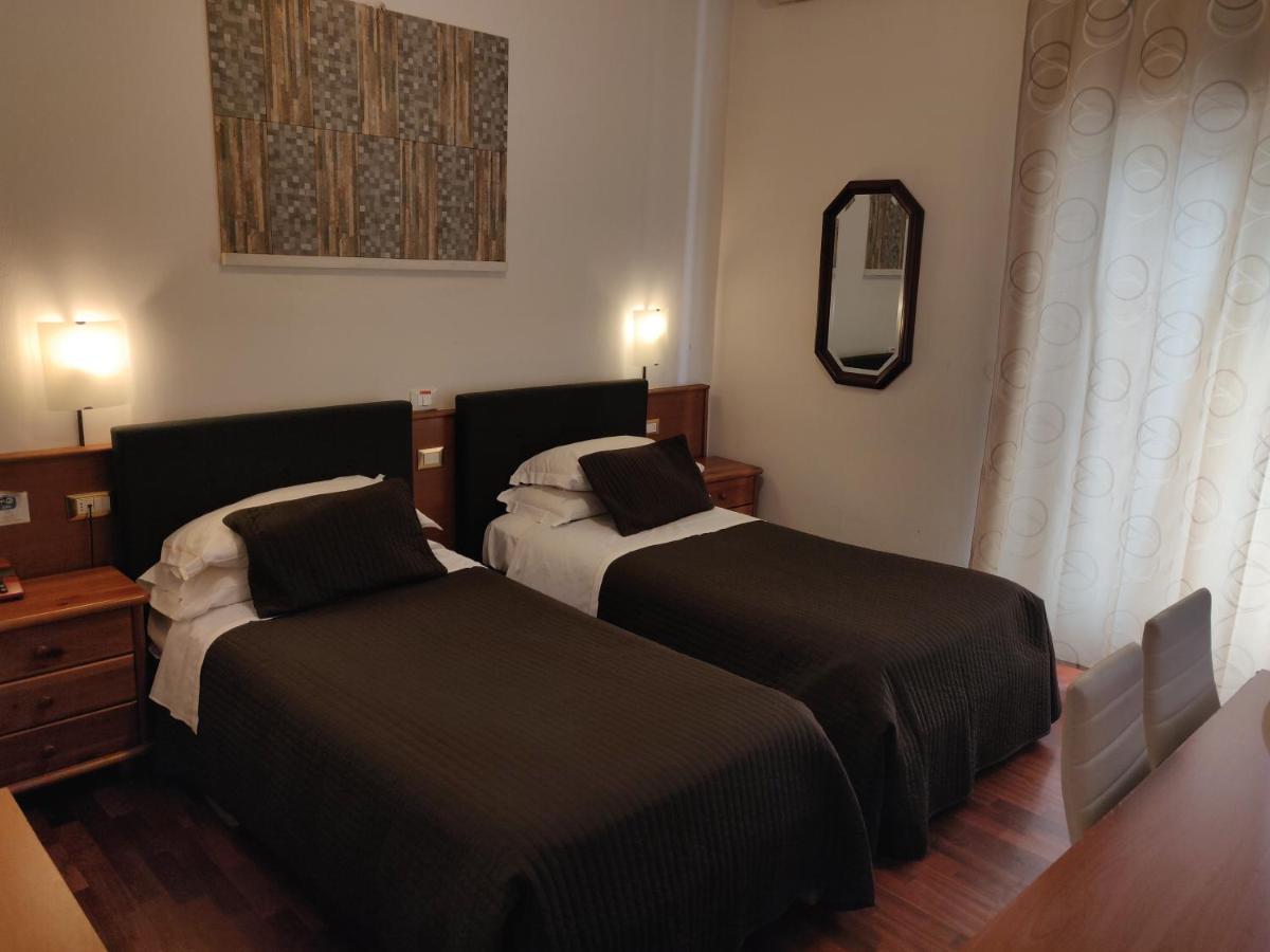 Hotel Il Rustichello Lonato Eksteriør billede
