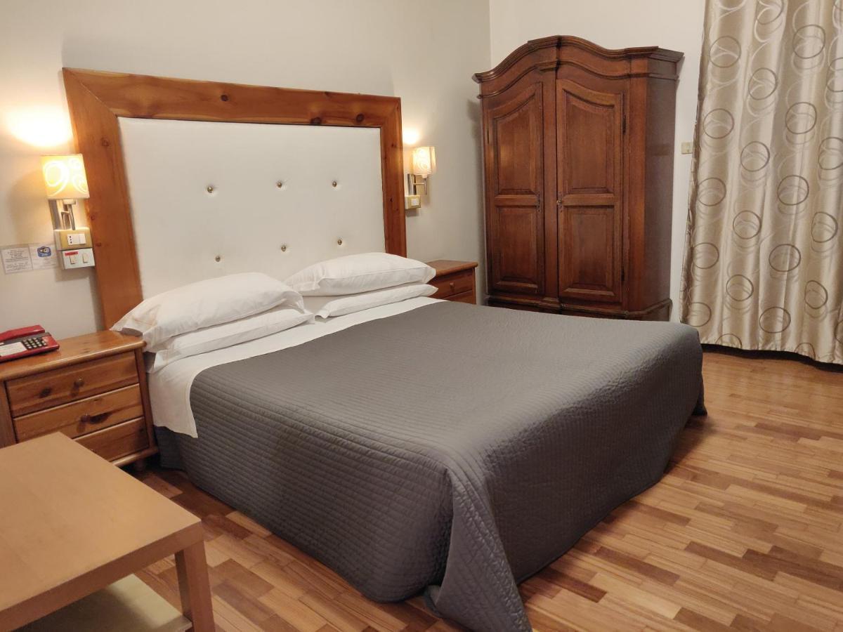 Hotel Il Rustichello Lonato Eksteriør billede