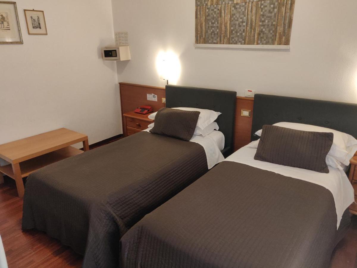 Hotel Il Rustichello Lonato Eksteriør billede