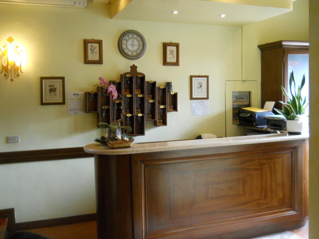 Hotel Il Rustichello Lonato Eksteriør billede