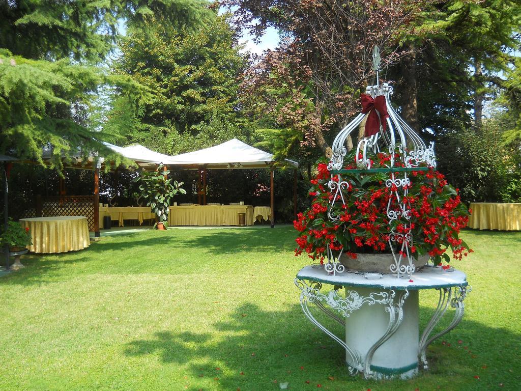 Hotel Il Rustichello Lonato Eksteriør billede