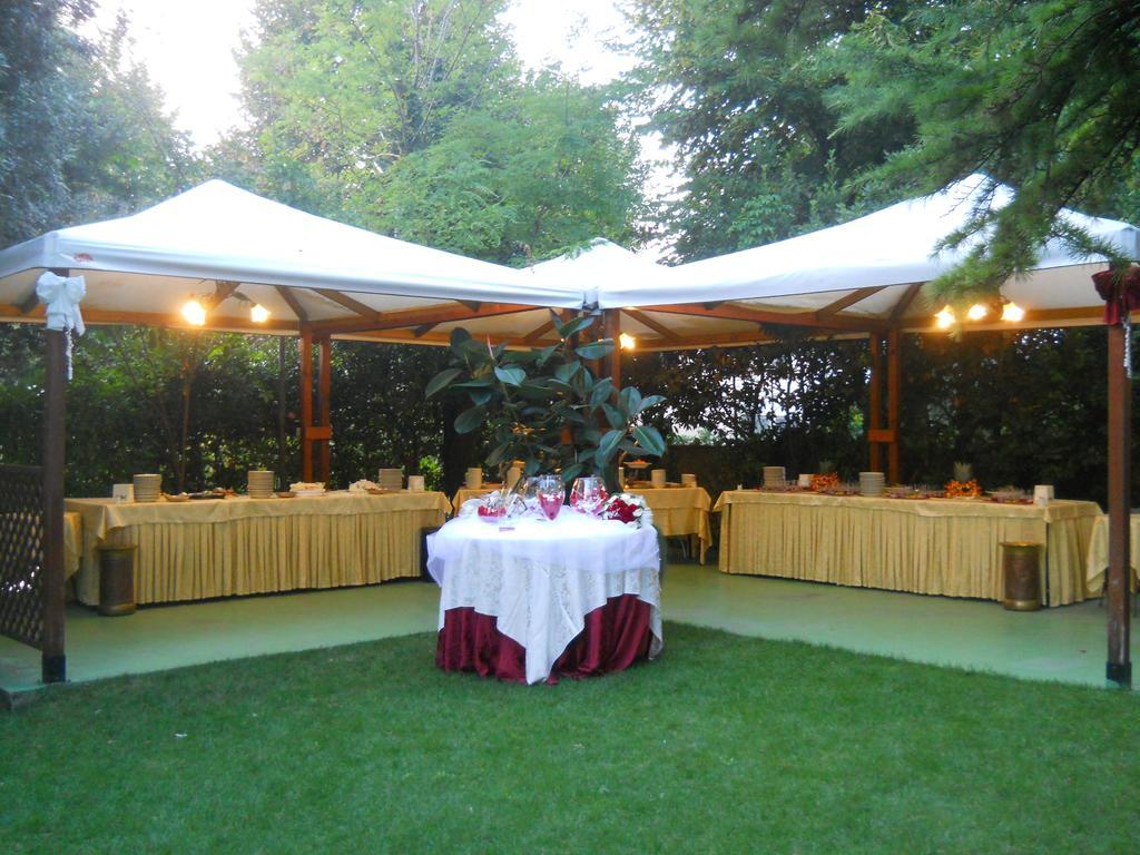 Hotel Il Rustichello Lonato Eksteriør billede