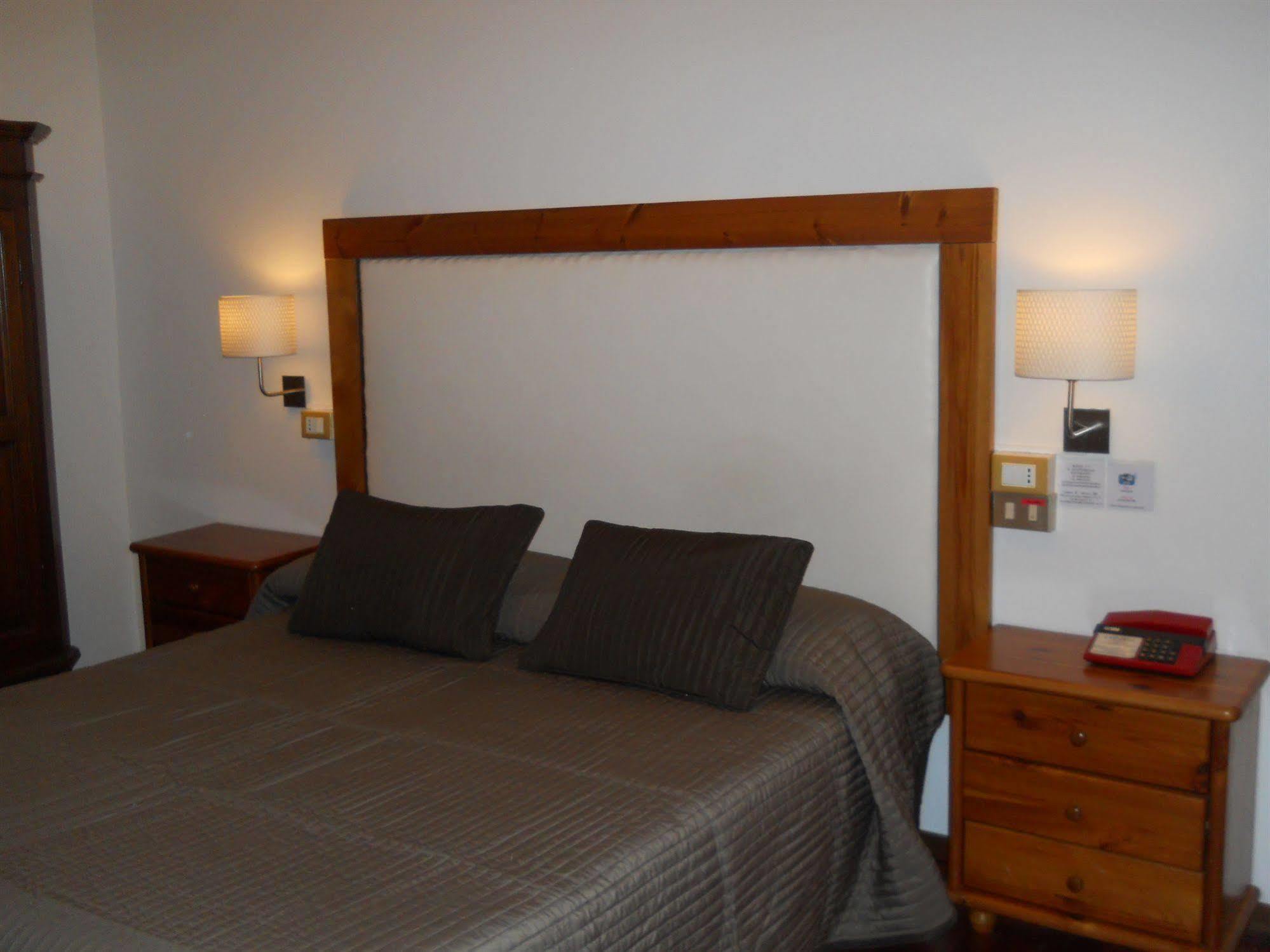 Hotel Il Rustichello Lonato Eksteriør billede