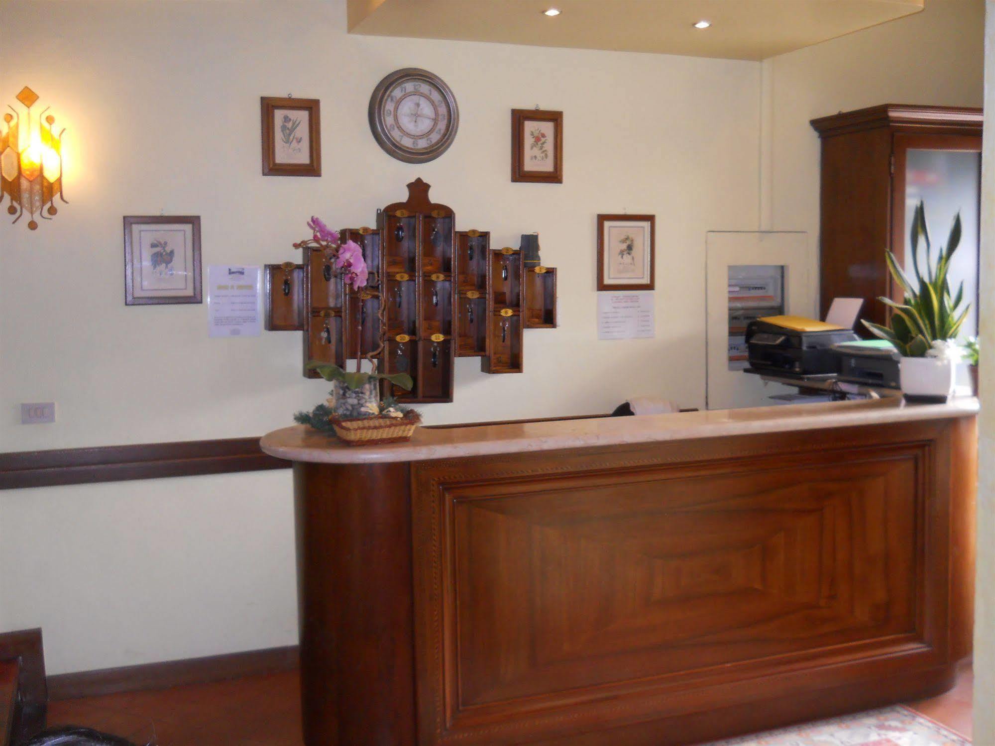 Hotel Il Rustichello Lonato Eksteriør billede