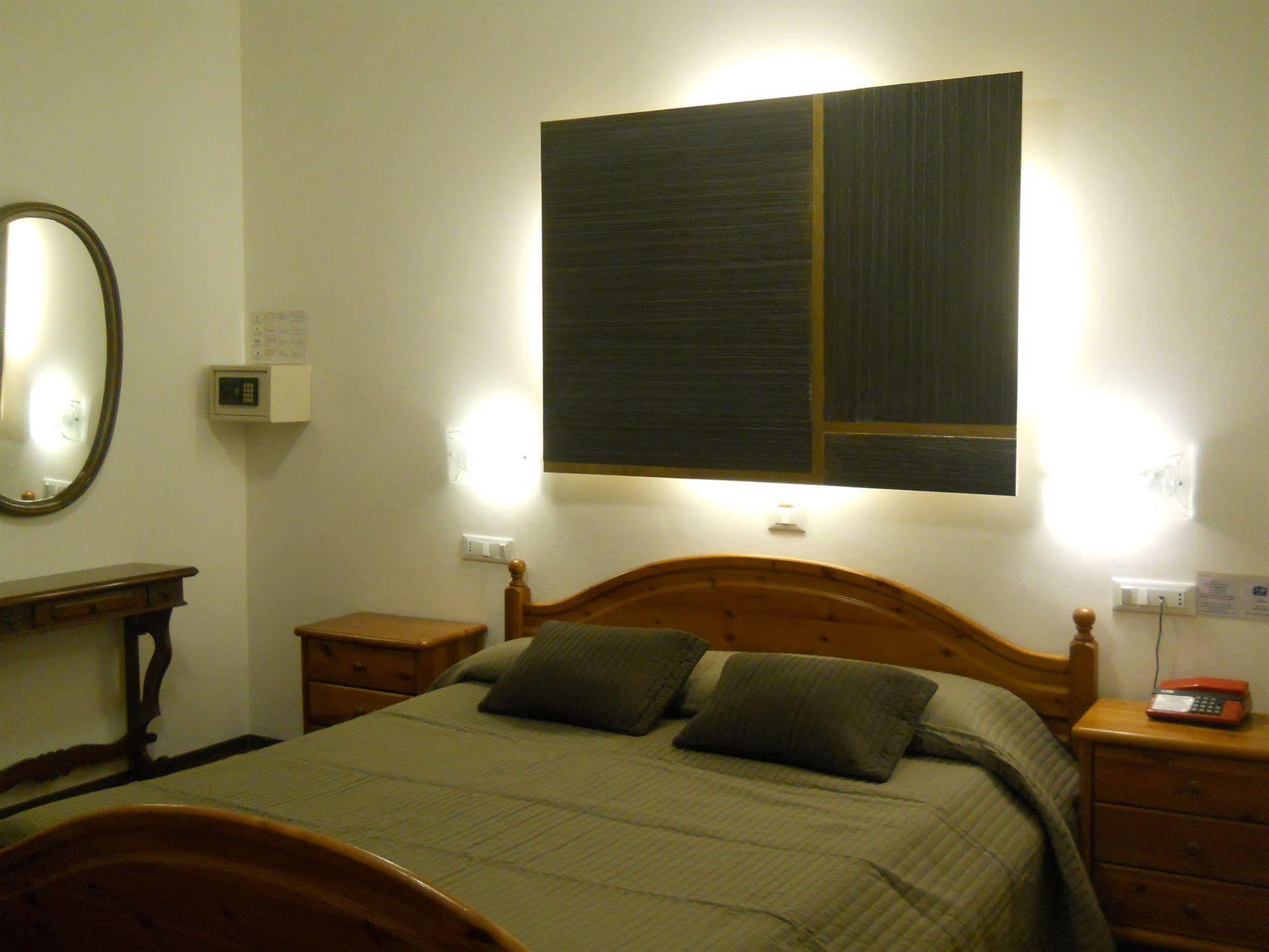 Hotel Il Rustichello Lonato Eksteriør billede